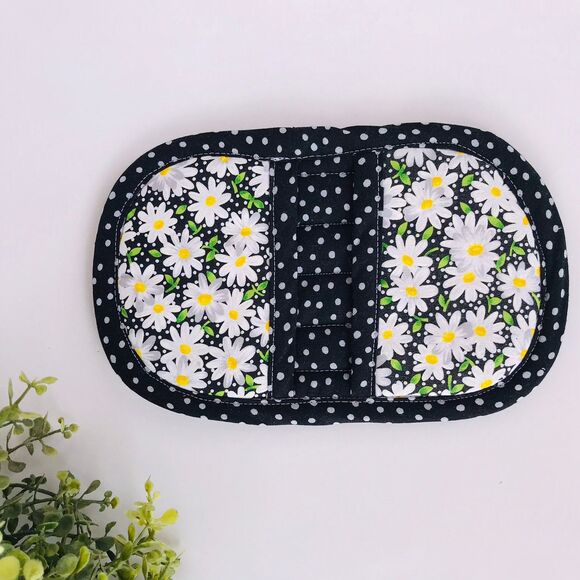 3 Piece Baking Gift Set. Oven Mitt and Potholder, Daisy and Dots On Black Print - Picture 8 of 10